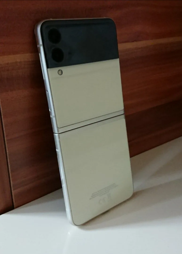 گوشی موبایل سامسونگ مدل Galaxy Z Flip 3 5G ظرفیت 256 گیگابایت رم 8 گیگ کارکرده ریجسترشده